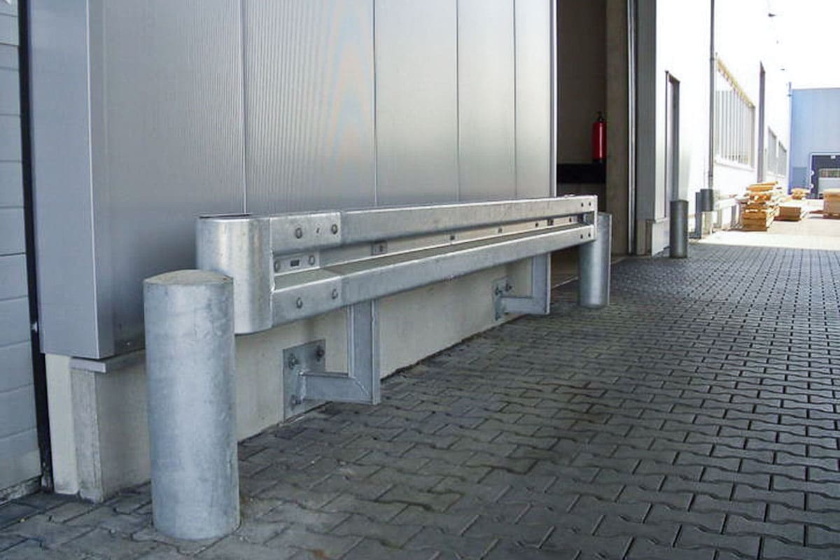 schutzplanke rammschutz poller 1 - Industrieabsicherung schutzplanke rammschutz poller 1 - Industrieabsicherung